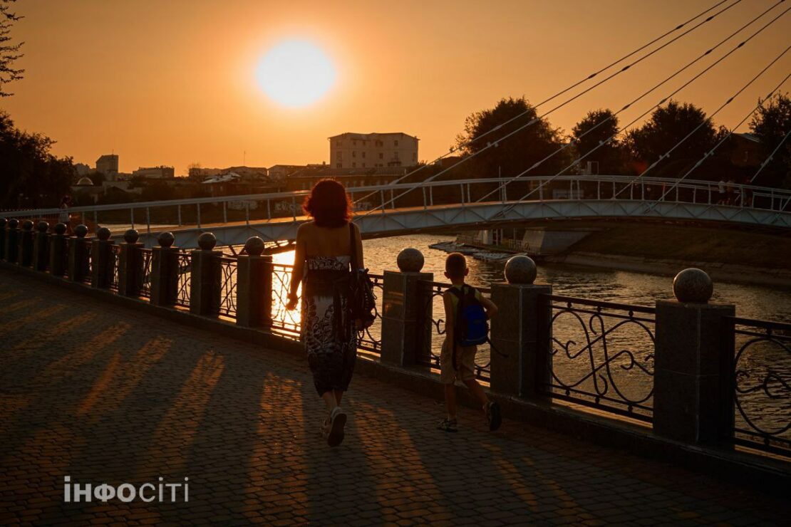 Захід сонця у Харкові (фото)