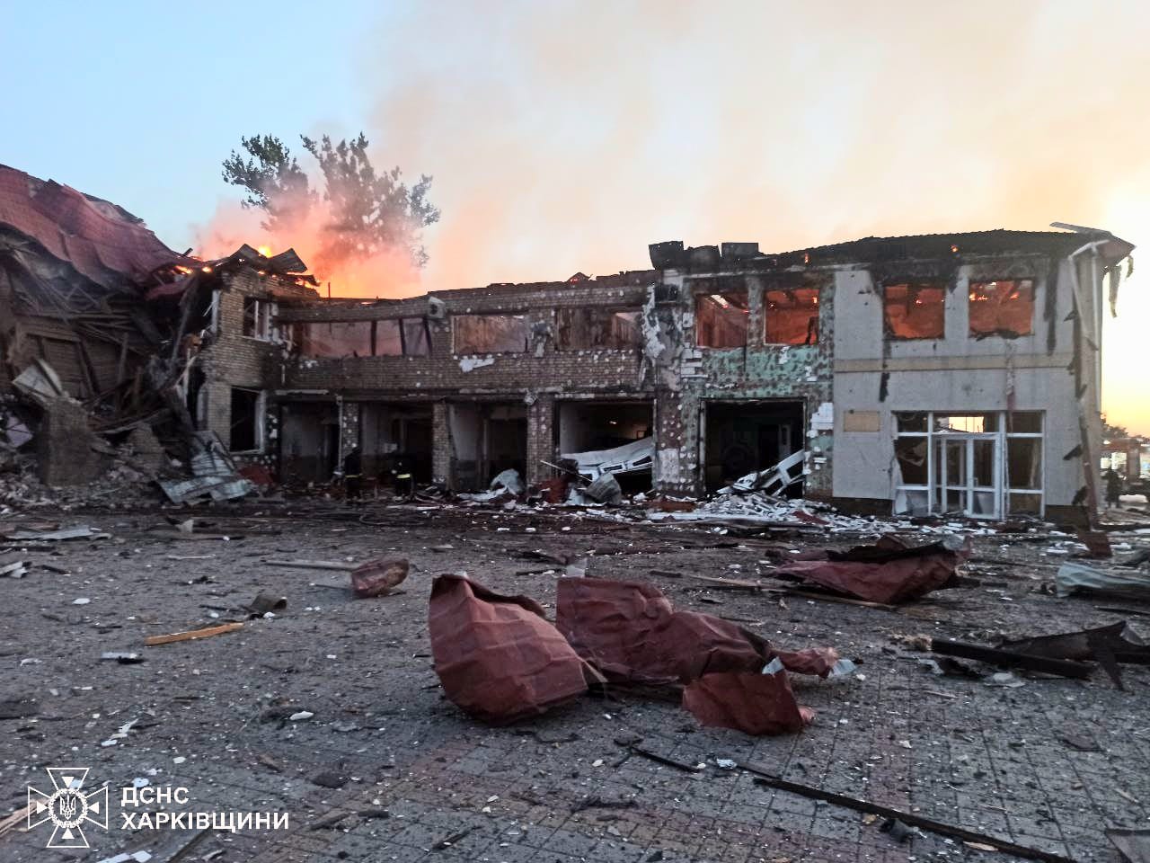 Масована атака безпілотниками: в Лозовій зруйнований вокзал, знеструмлене місто