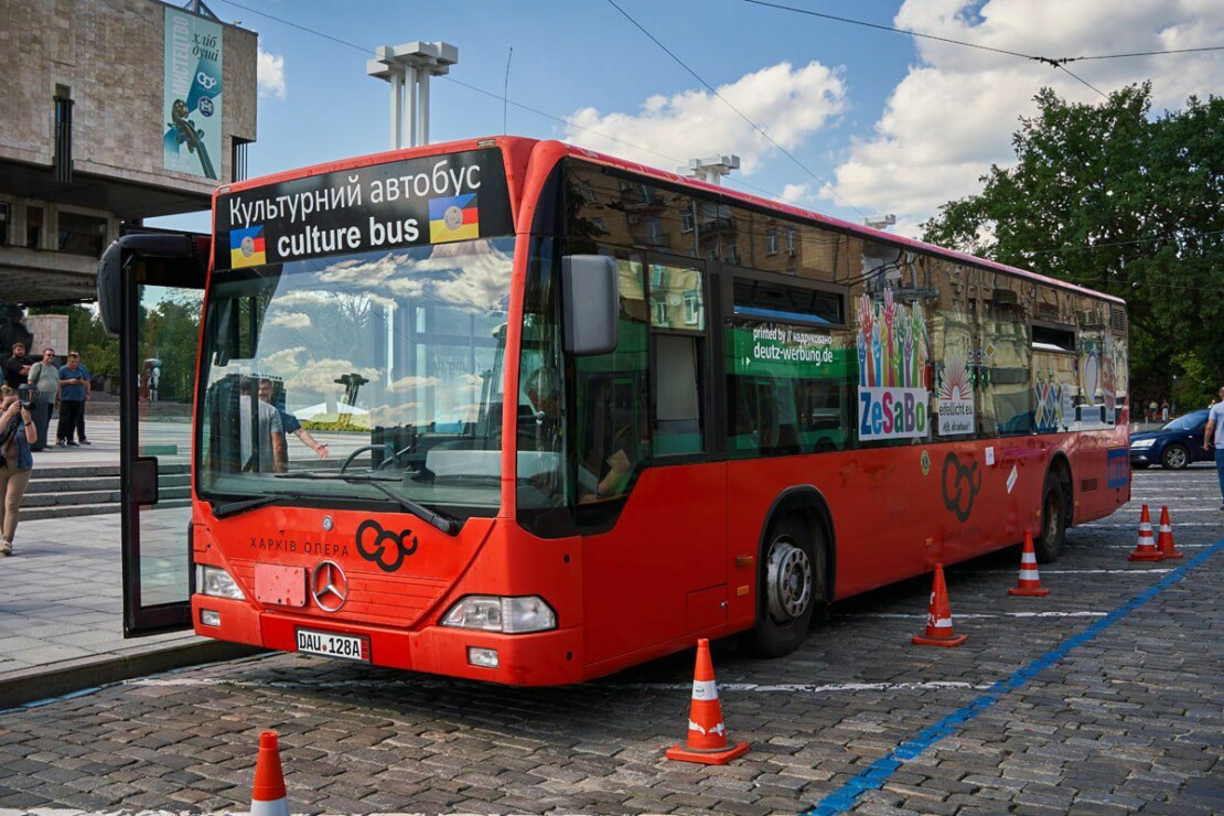 Німецький автобус для театру опери та балету: допомога, що рухає культуру