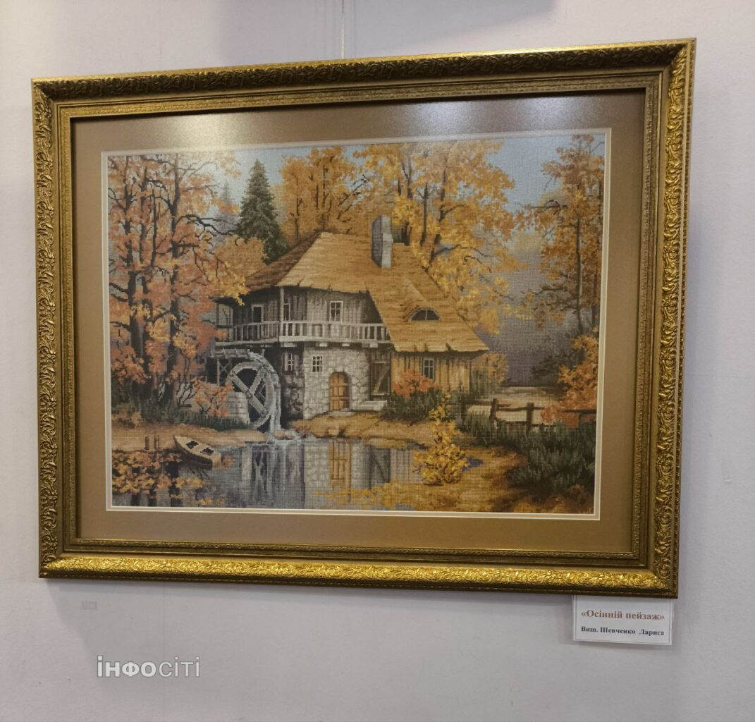 Виставка творчого клубу рукоділля «Натхнення» у Харкові - вишиті картини