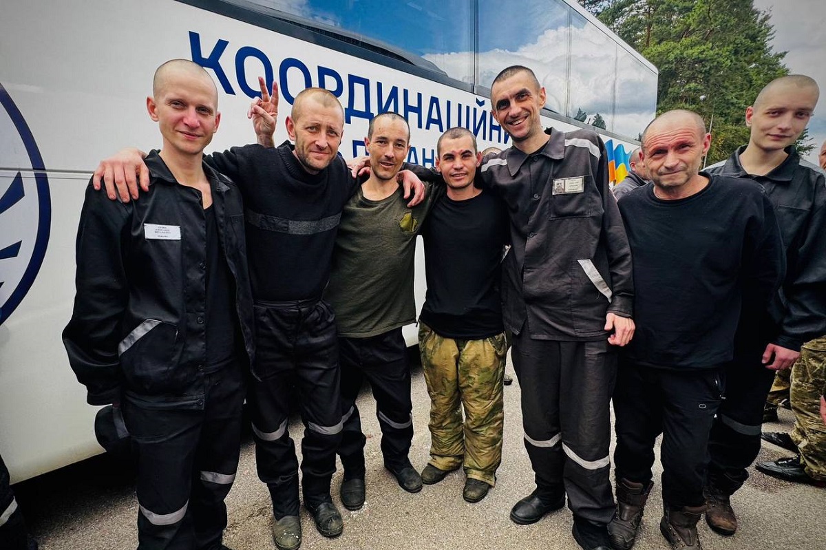 Обмін полоненими на День Незалежності: додому повернулися 12 жителів Харківщини
