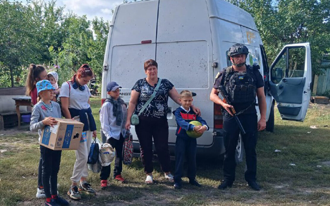 З прифронтової Харківщини евакуювали багатодітну родину