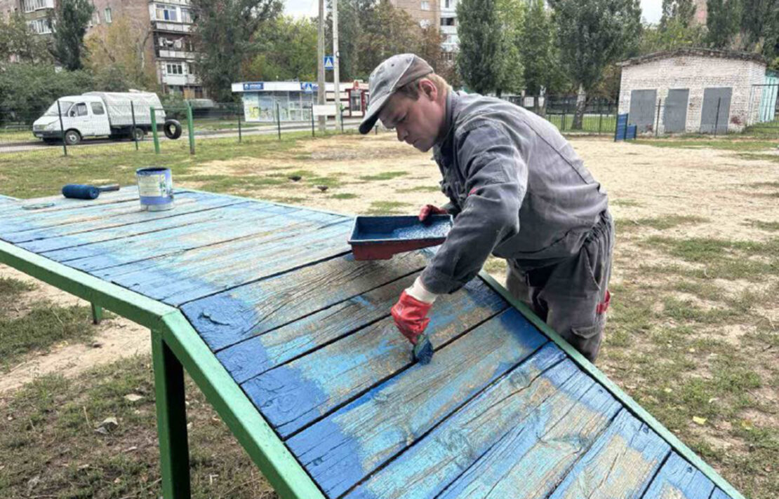 У Харкові наводять лад на майданчиках для вигулу собак
