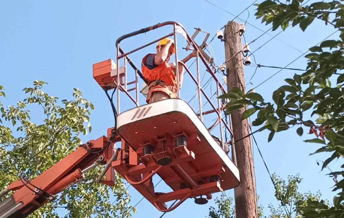 У Харкові усувають аварії на мережах вуличного освітлення