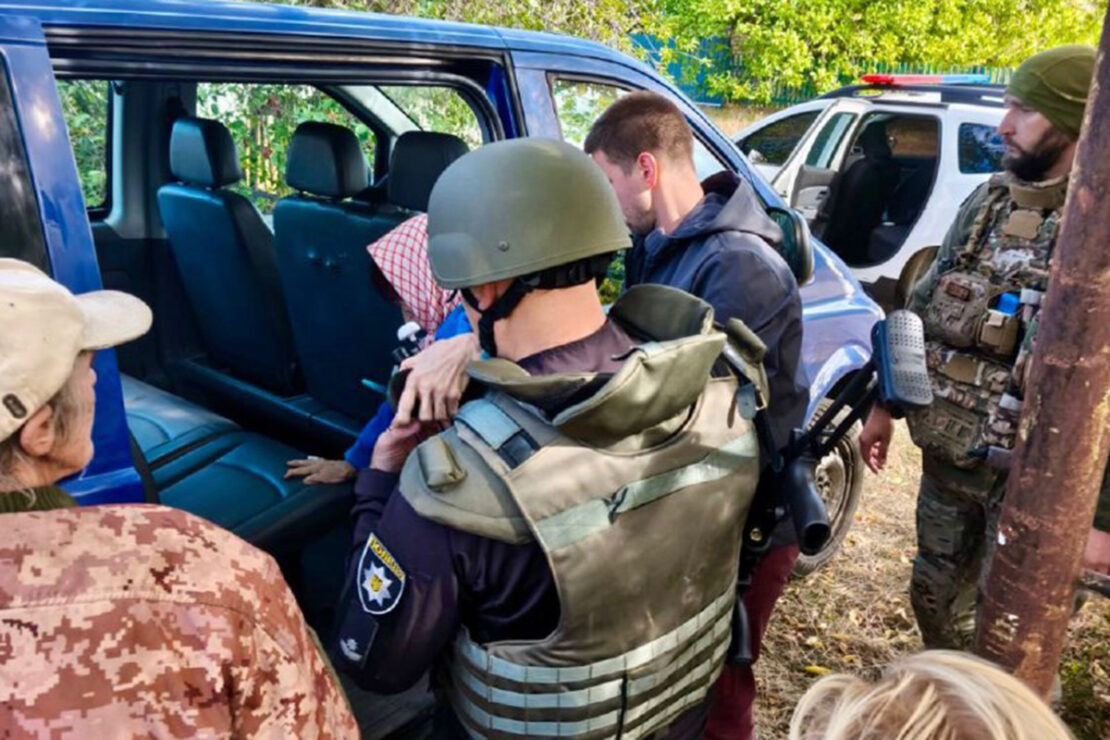 З прифронтової Харківщини евакуювали 10 людей 