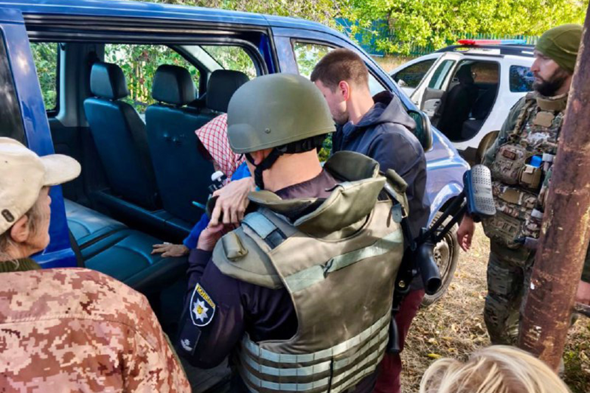З прифронтової Харківщини евакуювали 10 людей