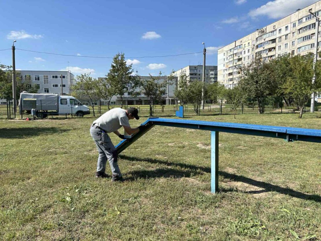 У Харкові відновлюють майданчики для вигулу собак (фото)