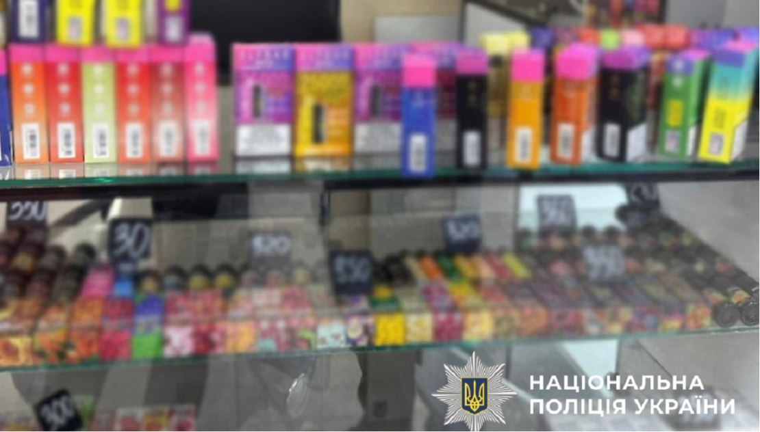 Жителька Харківщини продавала нелегальні цигарки дітям