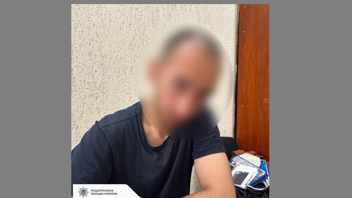 У Харкові чоловік з ножем пограбував кредитну установу