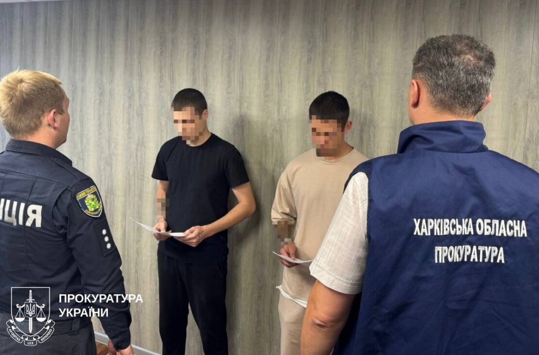 Замість державної допомоги знімали гроші з карток