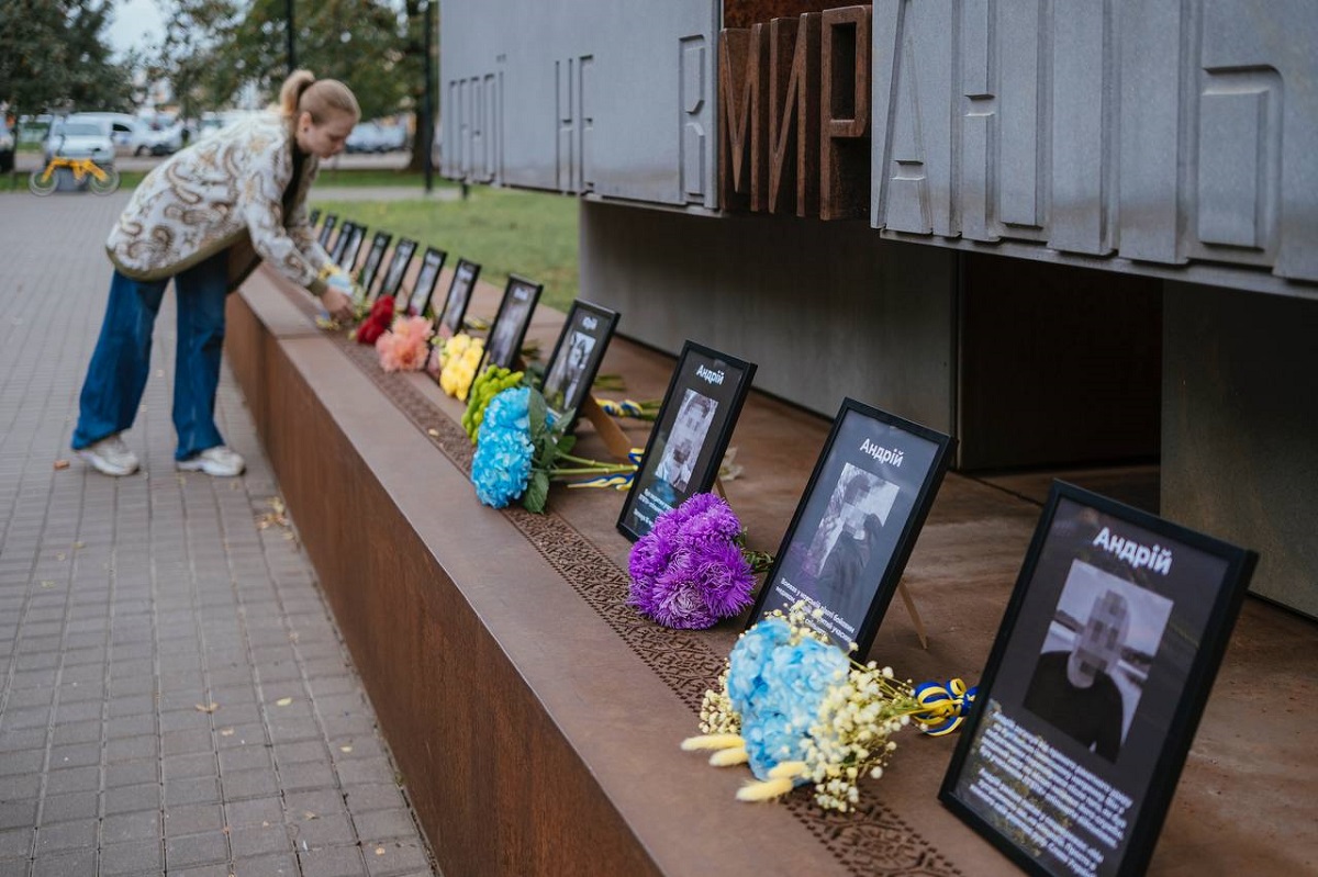 У Харкові вшанували памʼять загиблих ЛҐБТК+ військових