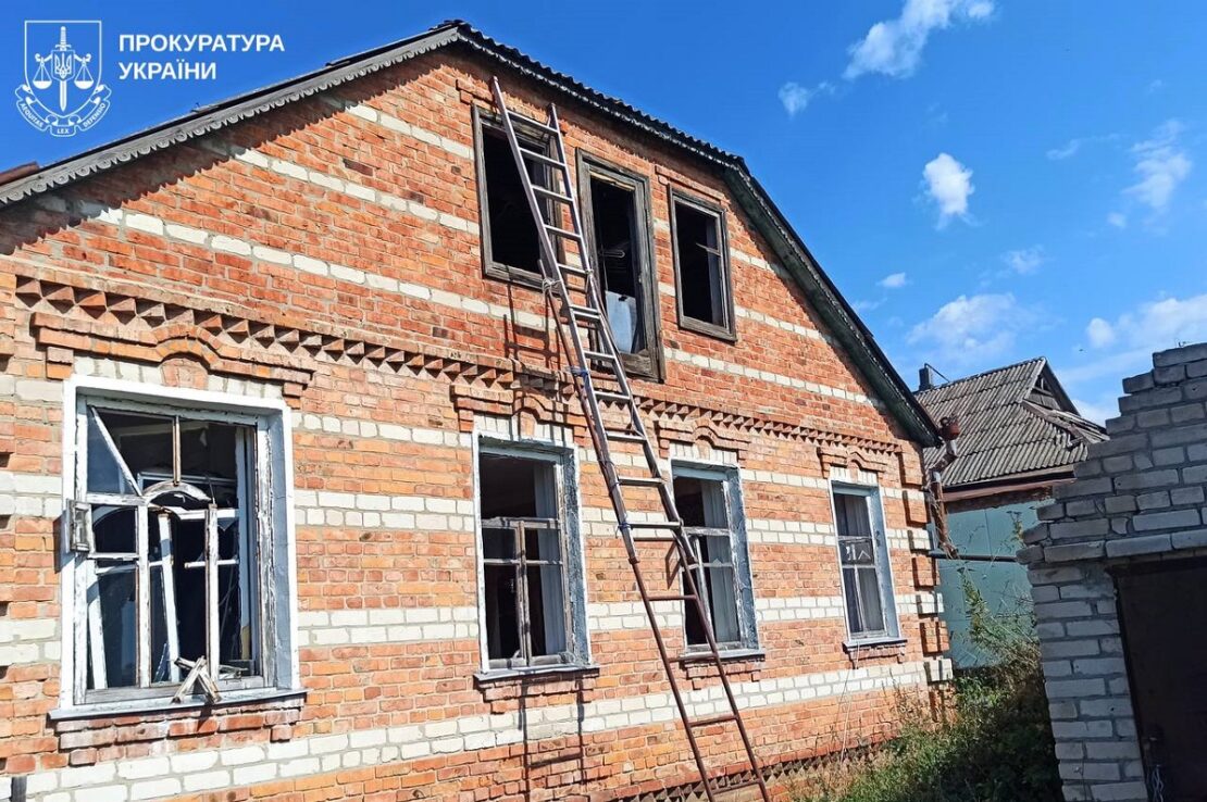 Через обстріли окупантів постраждали 4 мирних жителів Харківщини