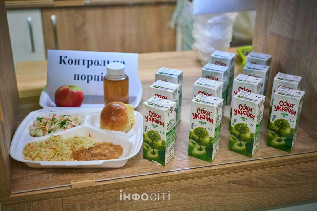 Чим годують школярів у Харкові