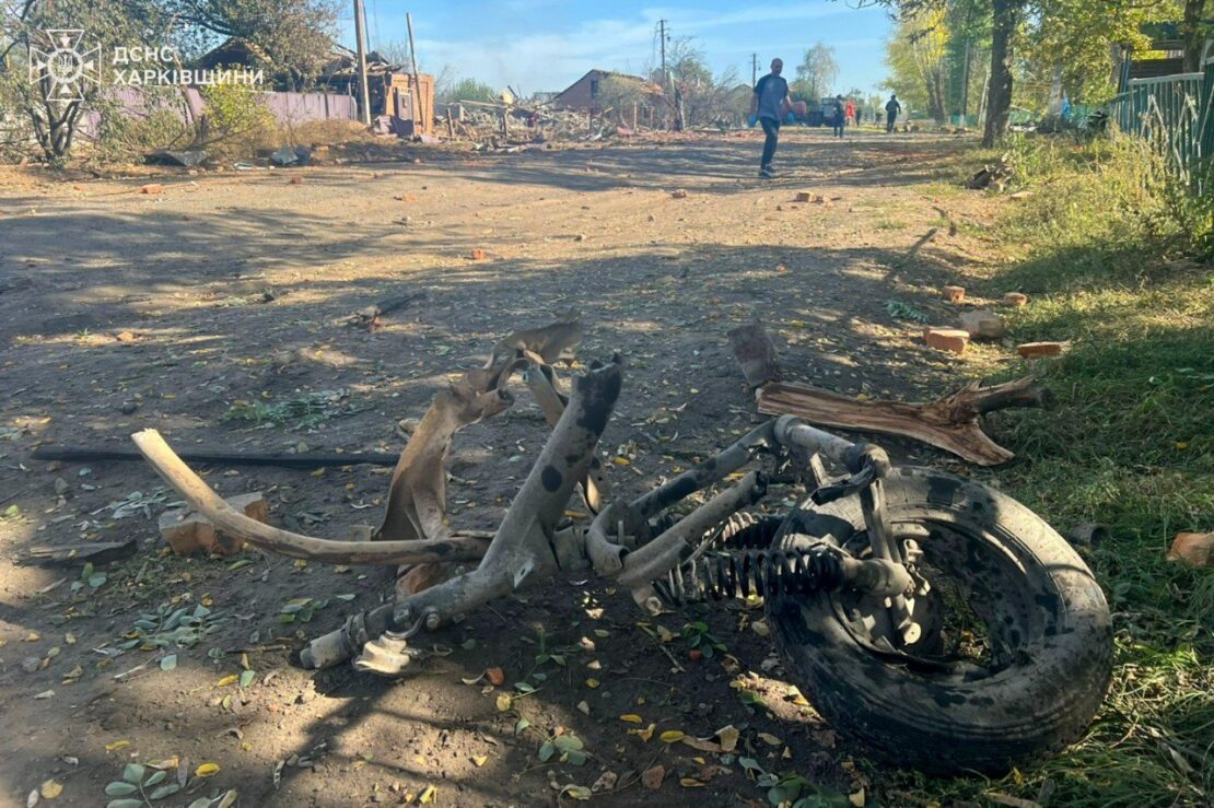Росіяни вдарили КАБами по селу на Харківщині