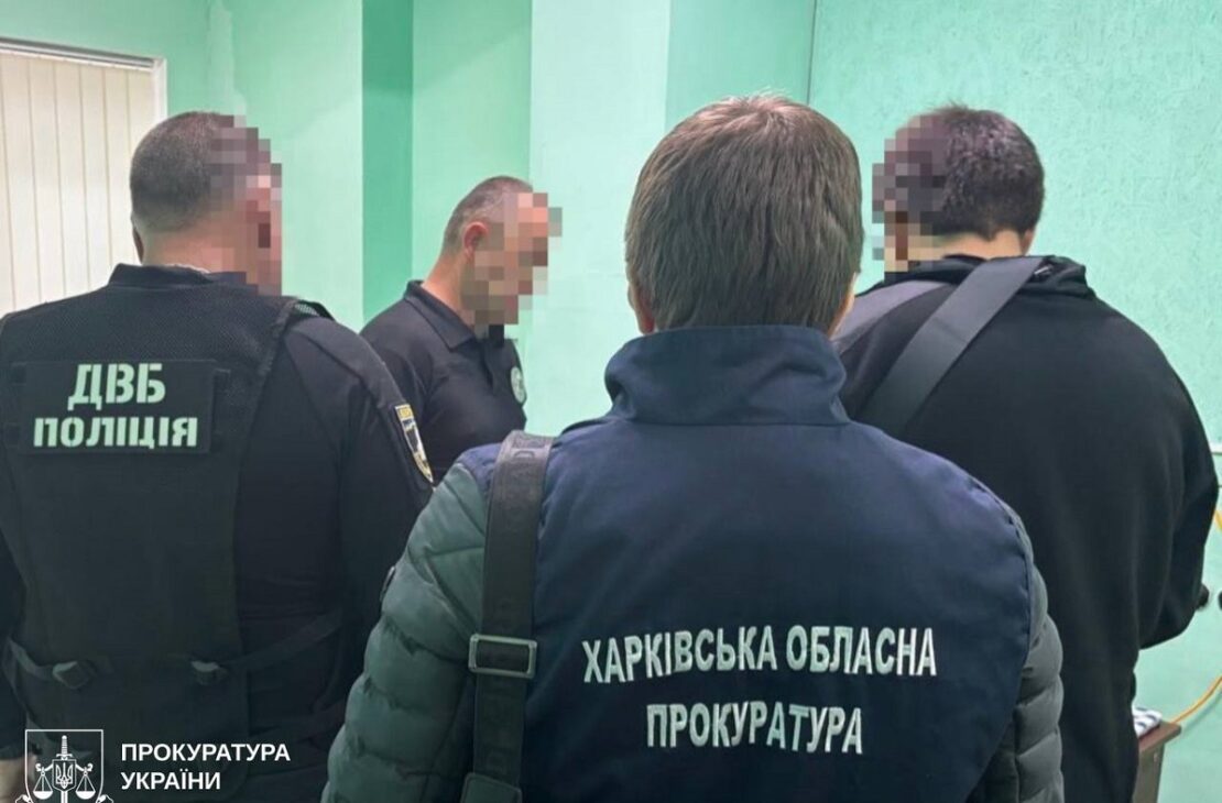 Поліцейський «допомагав» отримати водійські права