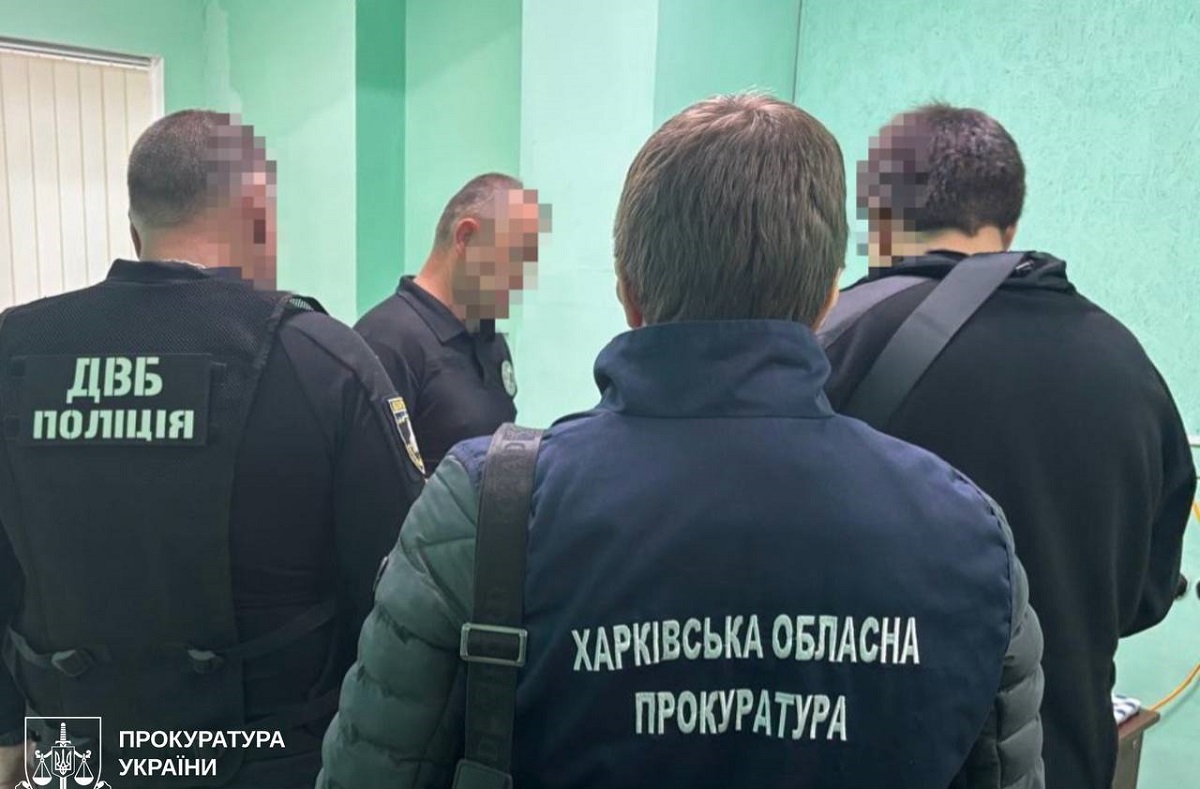 Поліцейський «допомагав» отримати водійські права