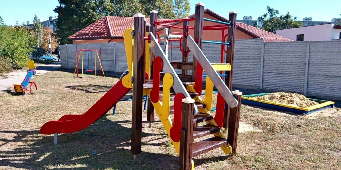 У Харкові комунальники вже розпочали сезон прибирання опалого листя