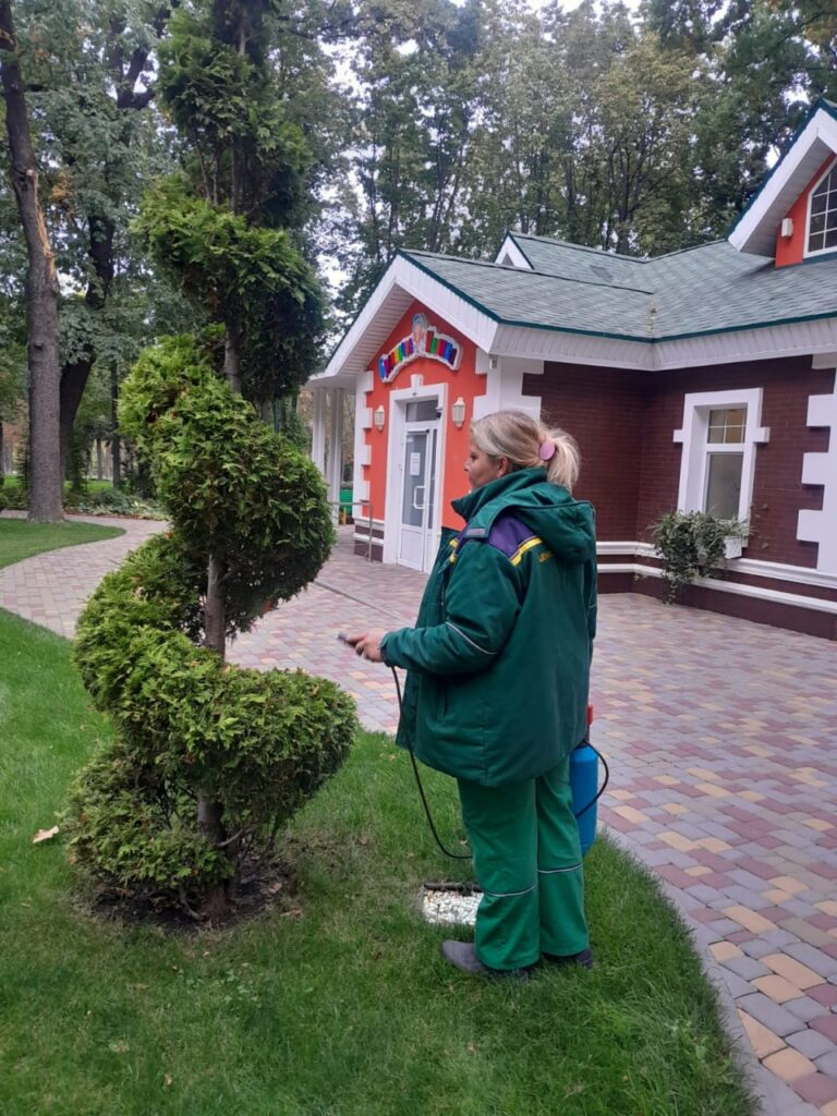 У Центральному парку Харкова готують рослини до зими 