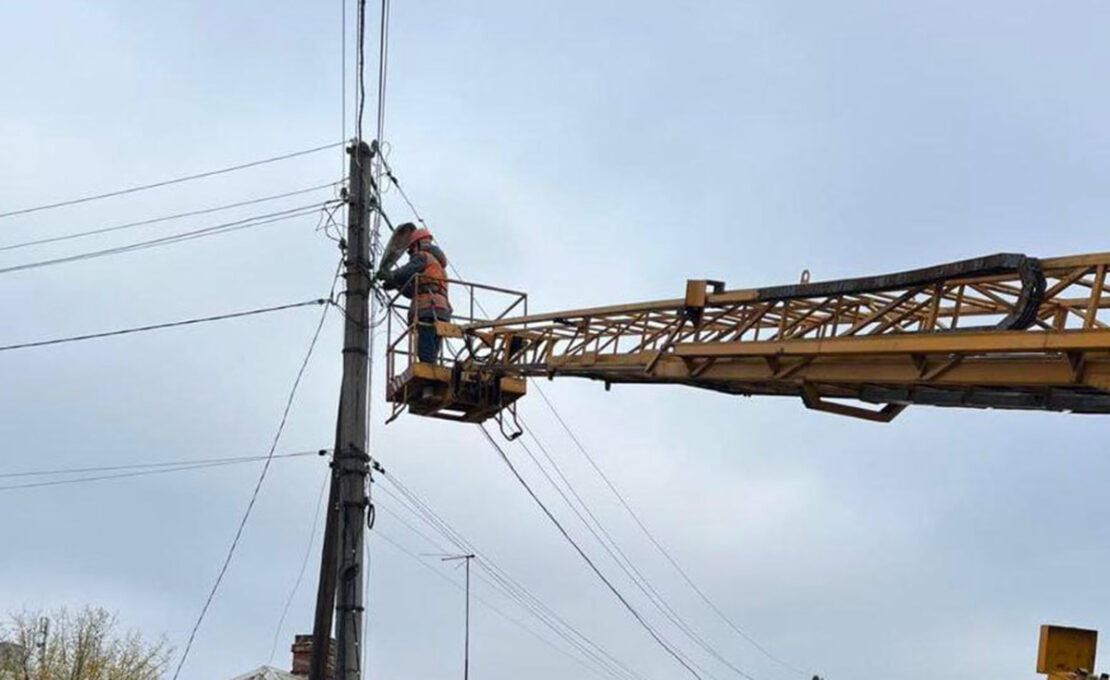 У Харкові усувають аварії на мережах зовнішнього освітлення