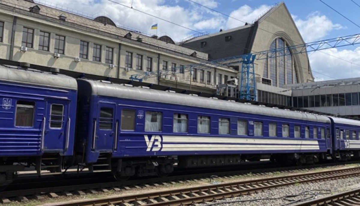 Два харківські поїзди затримуються через атаку рф