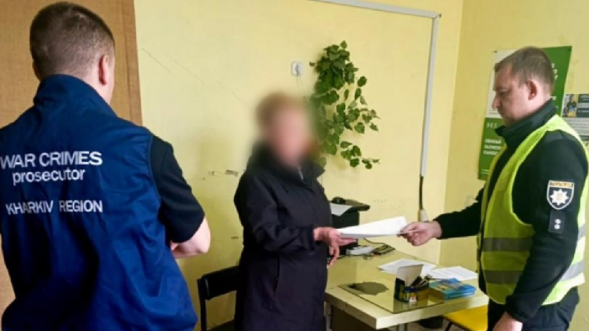 Підозру отримала мешканка Ізюма, яка розповсюджувала пропагандистські газети