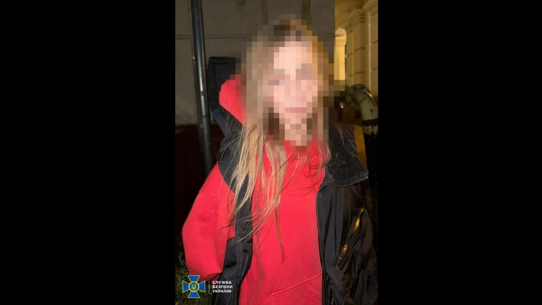 Наркозалежна харків'янка намагалася підірвати авто поліцейського у Дніпрі