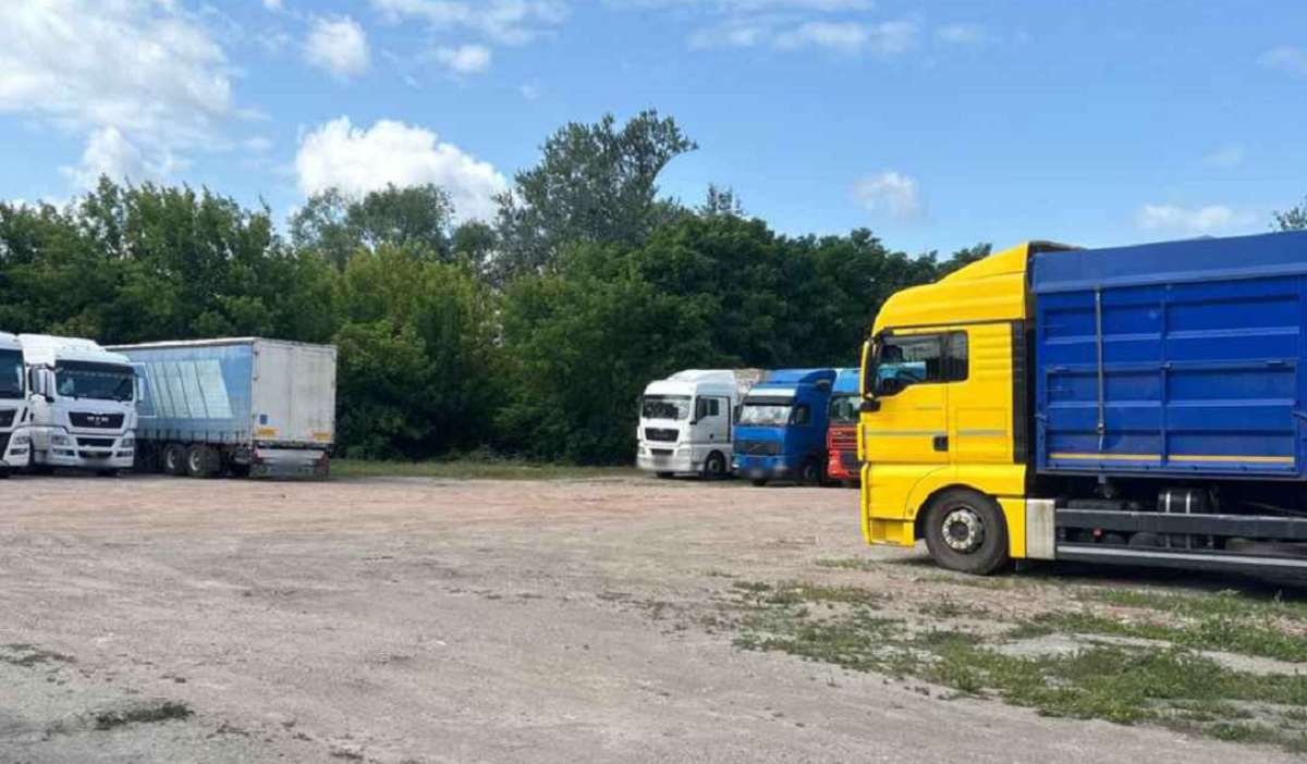 У Харкові чоловік захопив землю та організував на ній стоянку