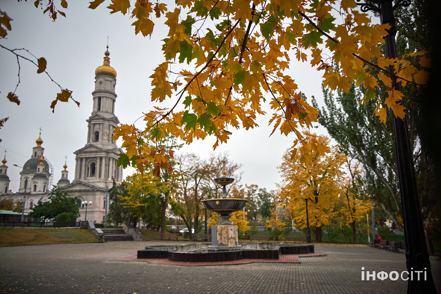 Осінній день у центрі Харкова - фоторепортаж 2025