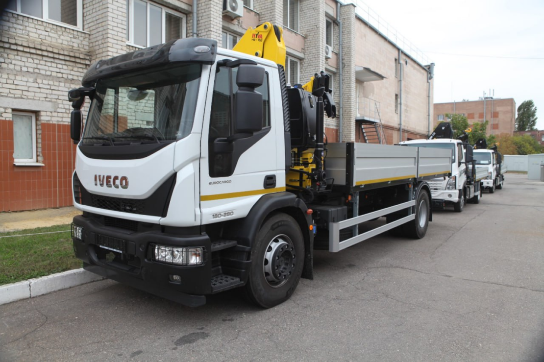 Харківобленерго отримало чотири вантажівки для відновлення енергомереж