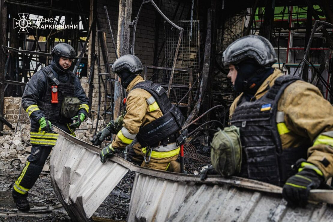 Харківські рятувальники ліквідували пожежі після нічної атаки рф