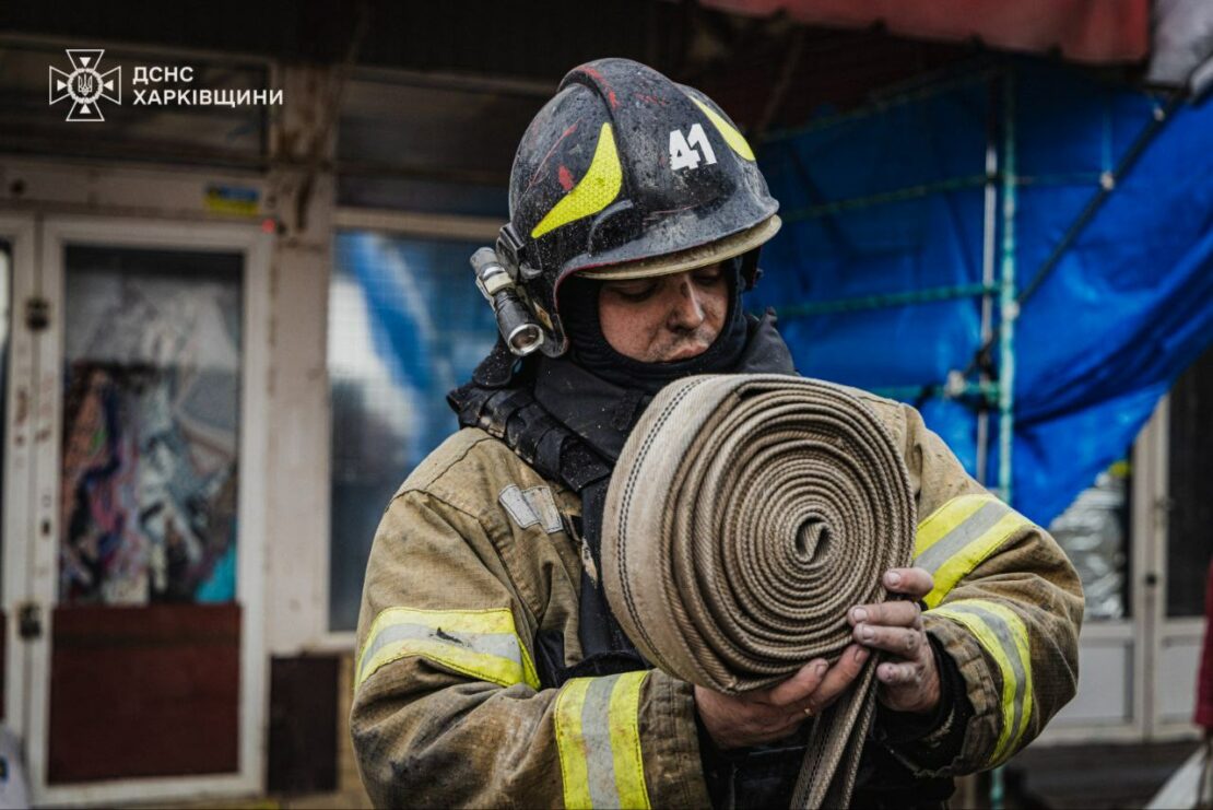 Харківські рятувальники ліквідували пожежі після нічної атаки рф