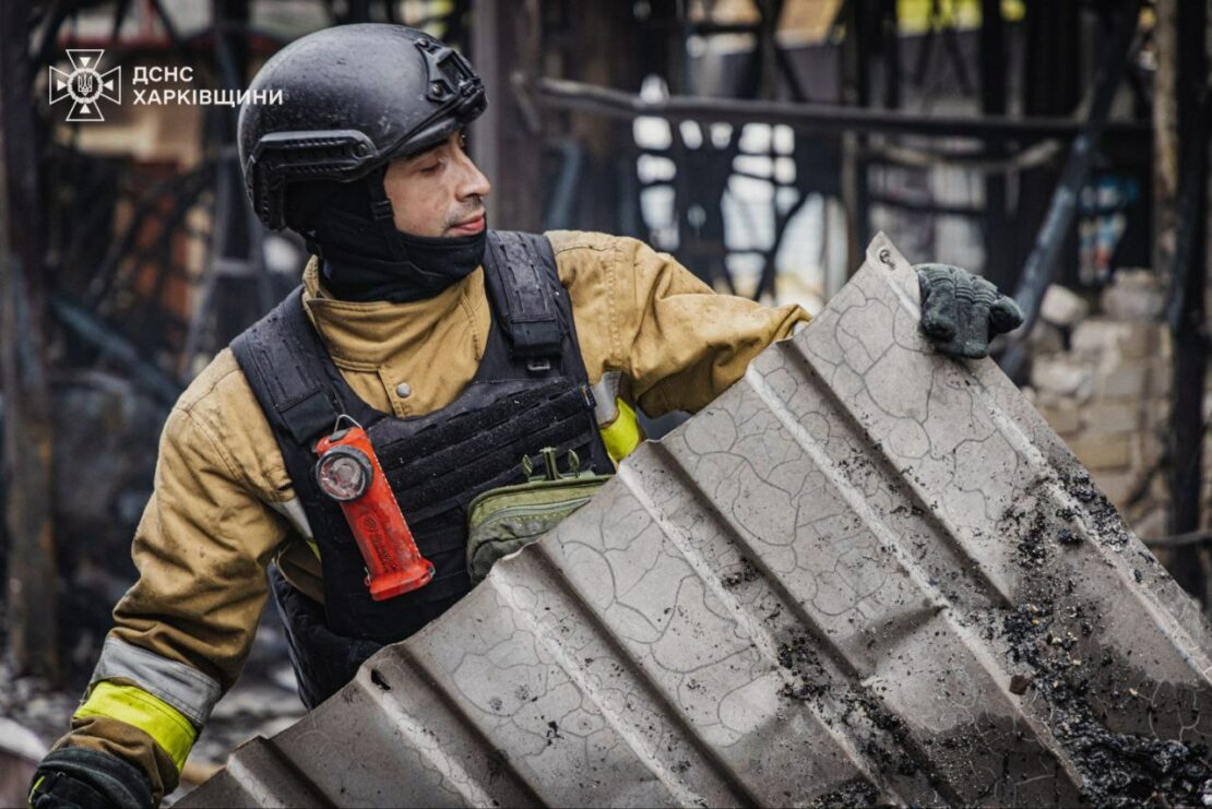 Харківські рятувальники ліквідували пожежі після нічної атаки рф