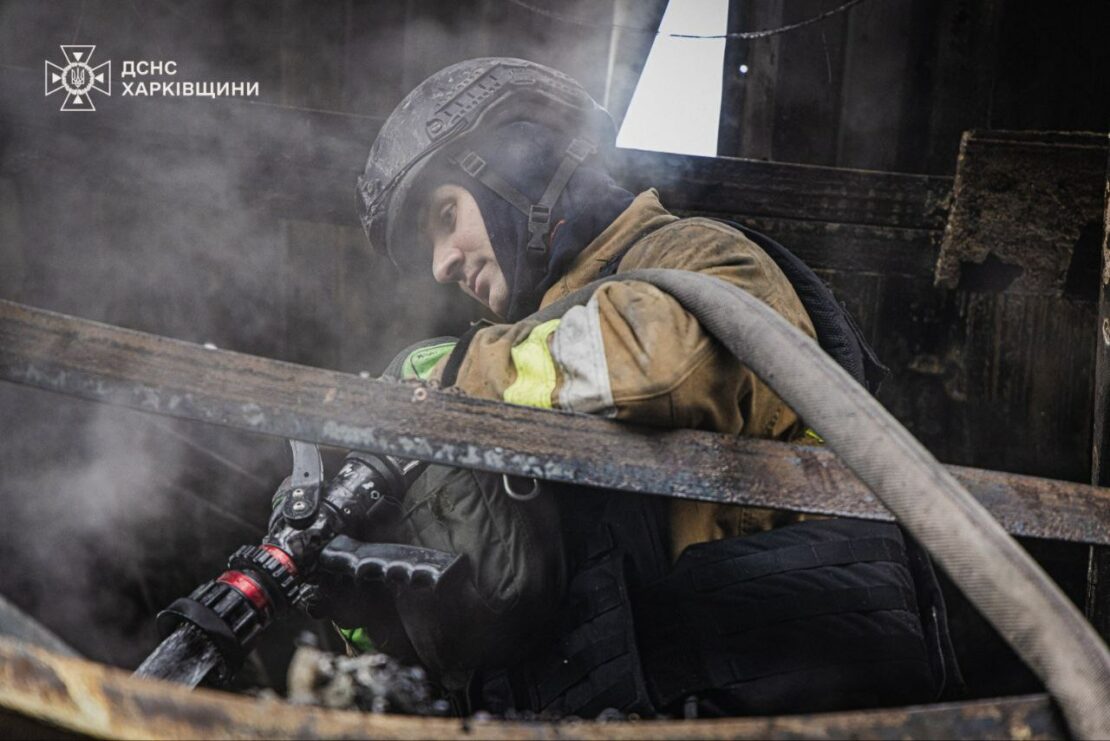 Харківські рятувальники ліквідували пожежі після нічної атаки рф