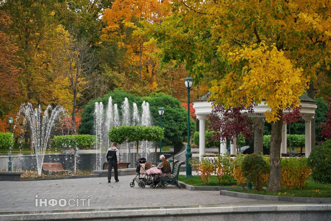 Осінні барви в саду Шевченка (фото)