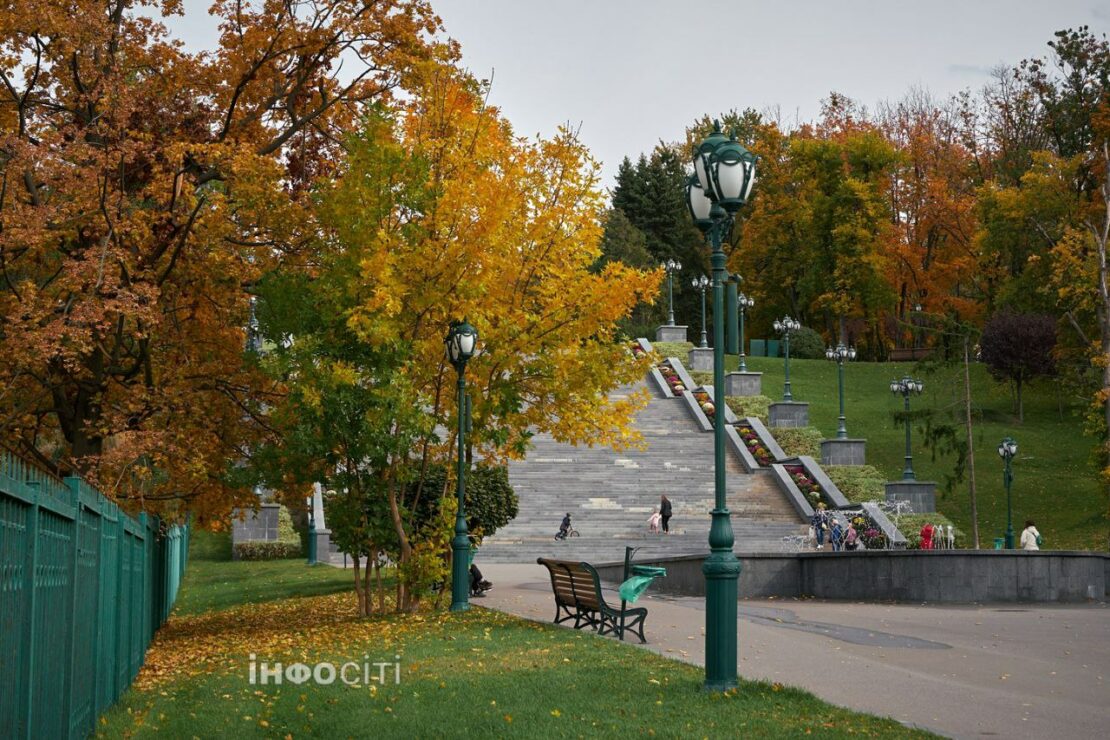 Осінні барви в саду Шевченка (фото)