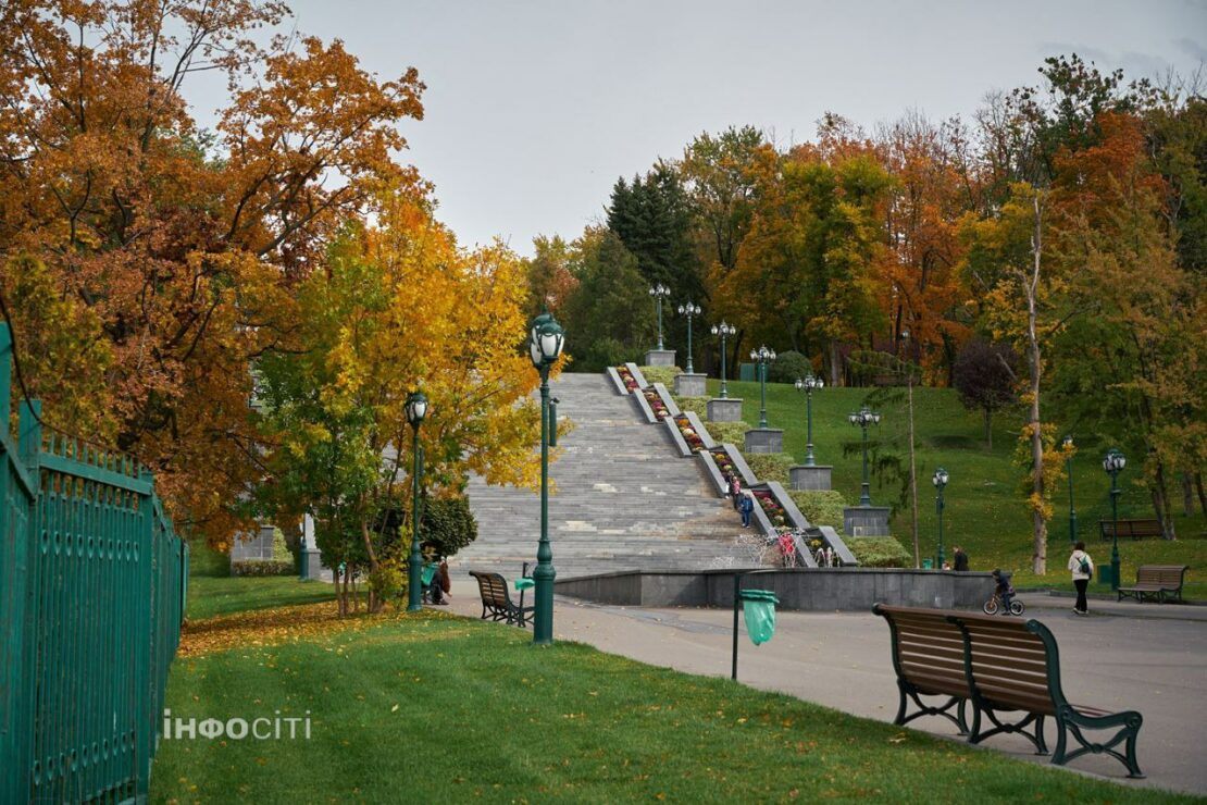 Осінні барви в саду Шевченка (фото)