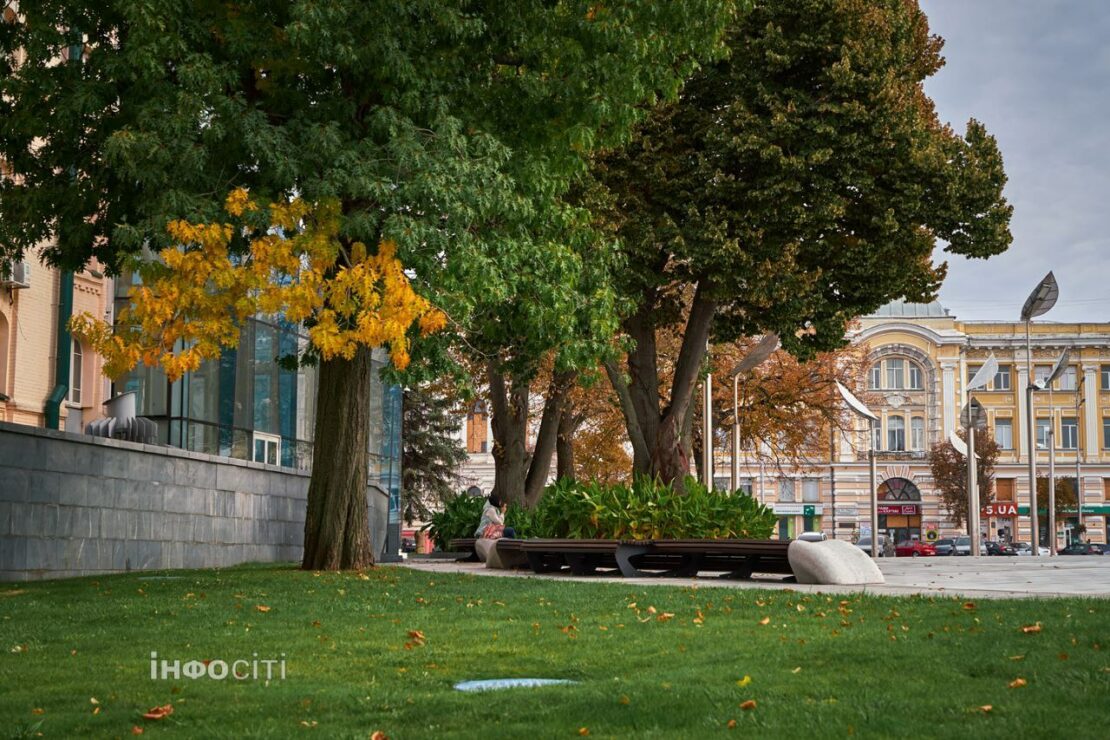 Осінні барви в саду Шевченка (фото)