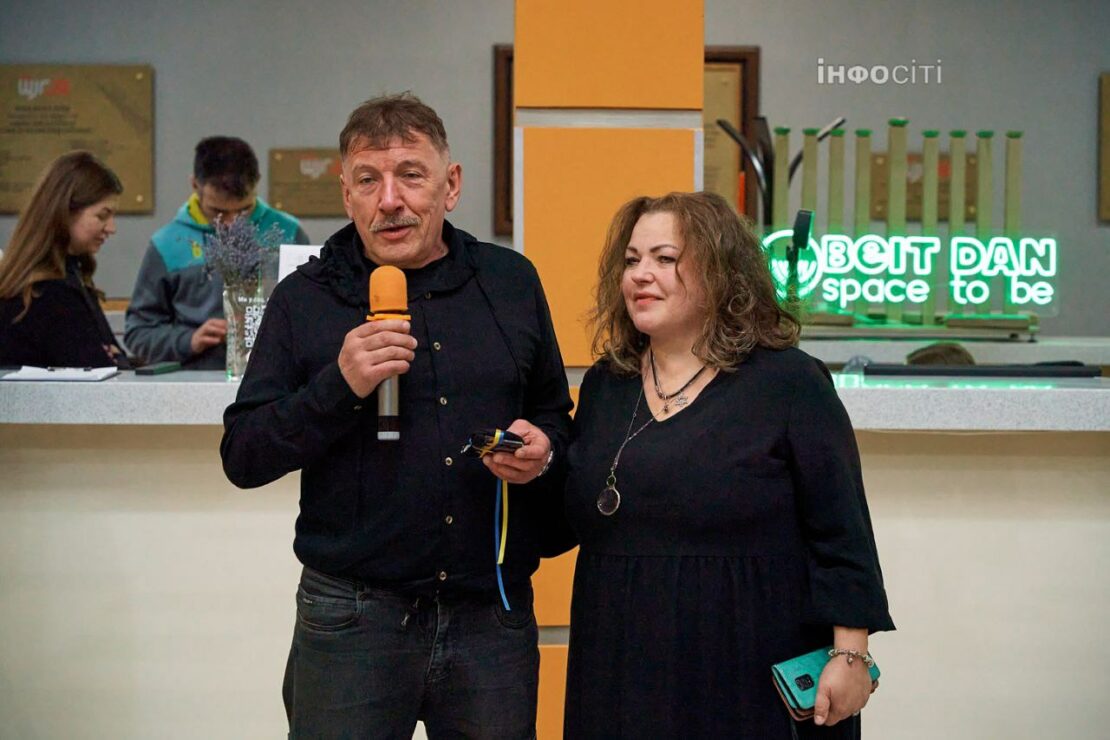 У Харкові відкрилася виставка “Дахи нашого містечка” (фото)