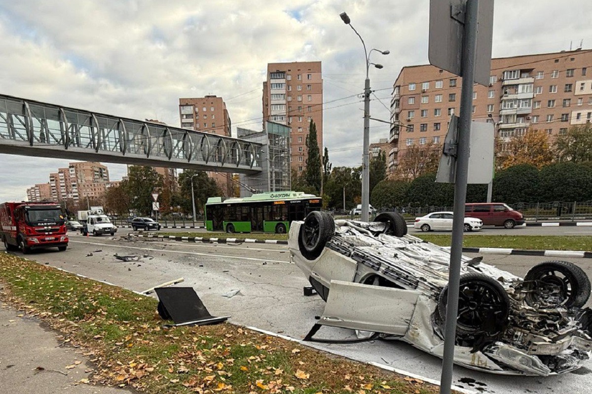 У Харкові сталася ДТП з перекиданням авто