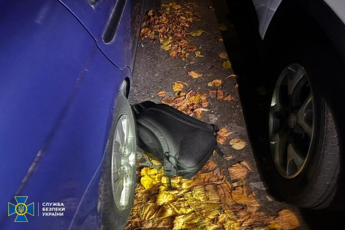 Наркозалежна харків'янка намагалася підірвати авто поліцейського у Дніпрі