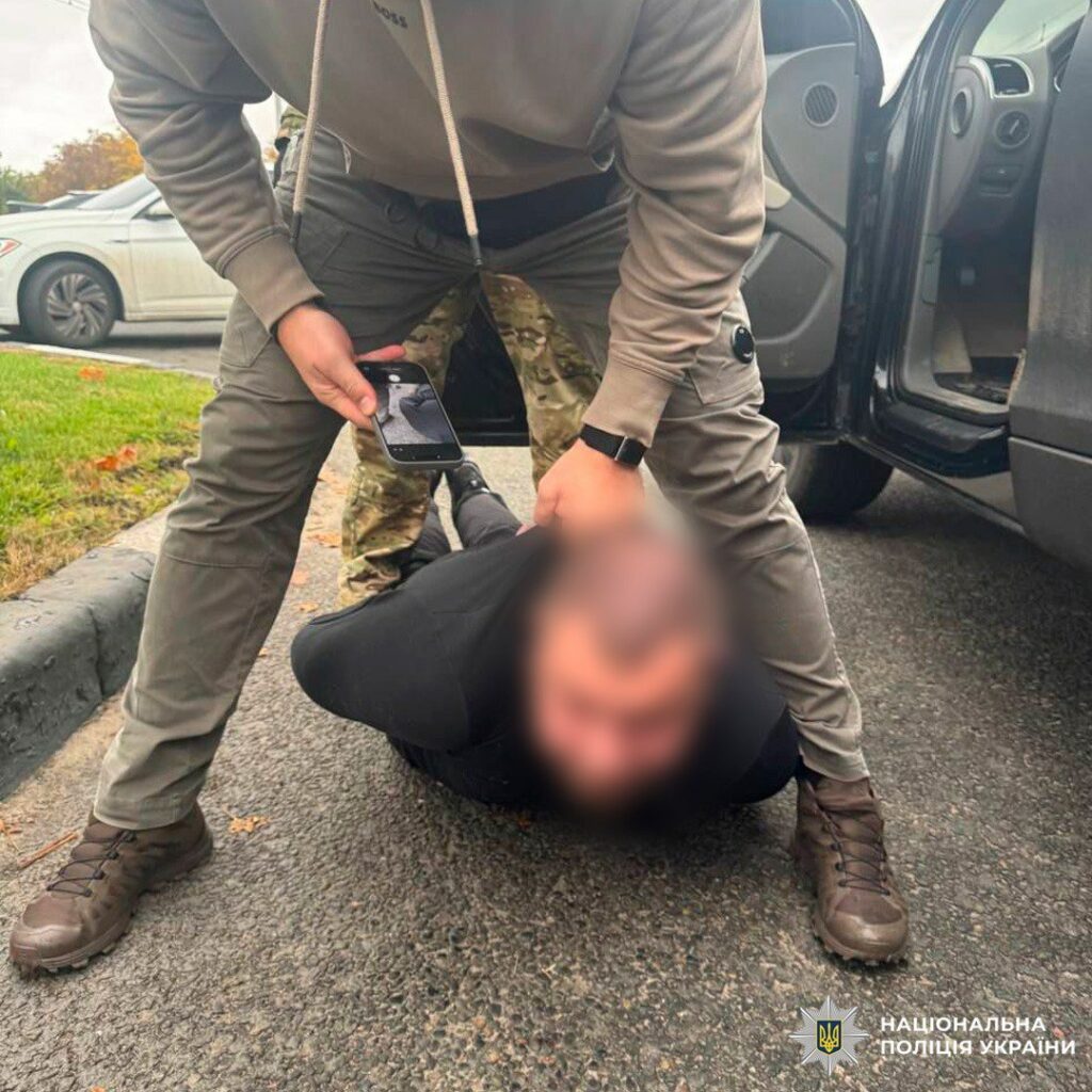 Викрали чоловіка та заволоділи його криптою: У Харкові затримали злочинну групу