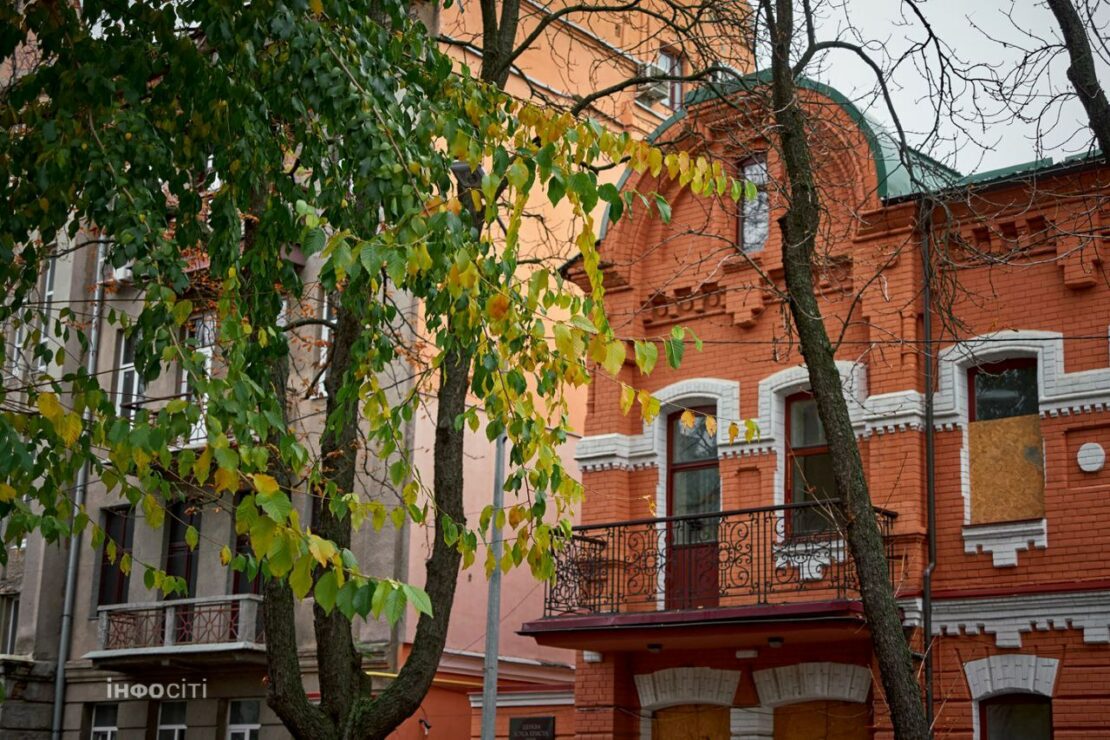 Легка меланхолія осіннього Харкова. Фоторепортаж