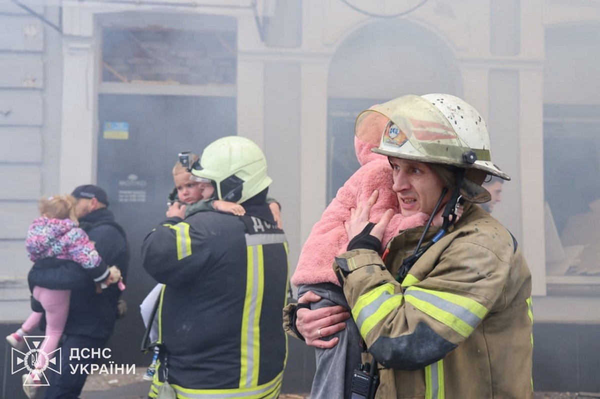 Зеленський прокоментував удари по дитячому садочку в Харкові (фото)