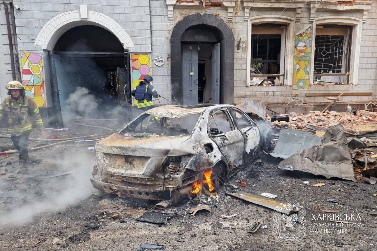 Внаслідок обстрілів загинули комунальник та рятувальник