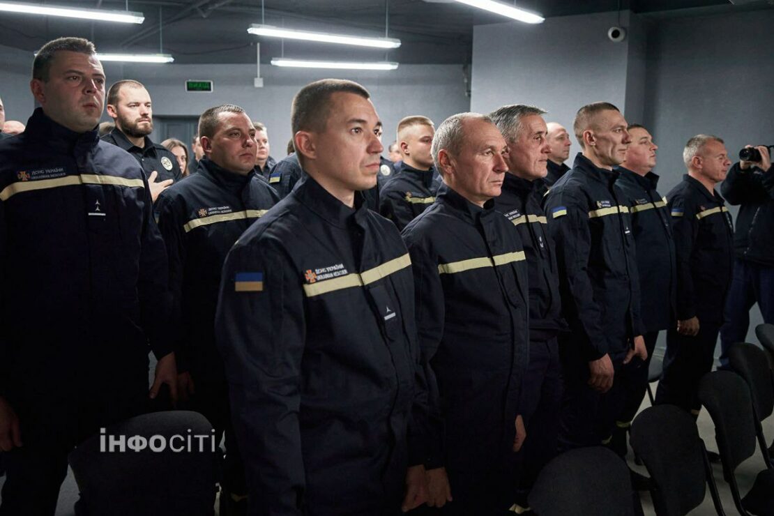 Ігор Терехов відзначив героїв, які врятували дітей після ворожого обстрілу (фото)