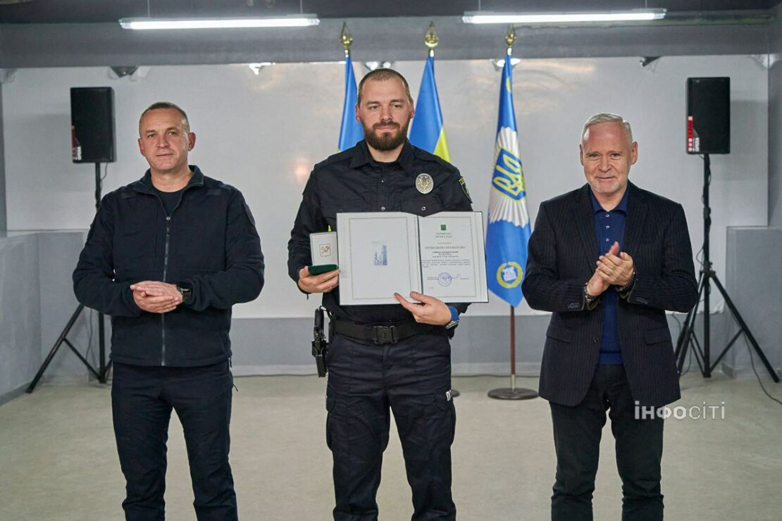 Ігор Терехов відзначив героїв, які врятували дітей після ворожого обстрілу (фото)