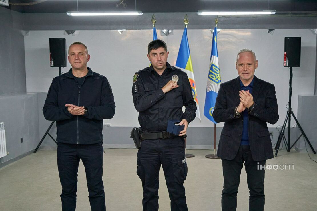 Ігор Терехов відзначив героїв, які врятували дітей після ворожого обстрілу (фото)