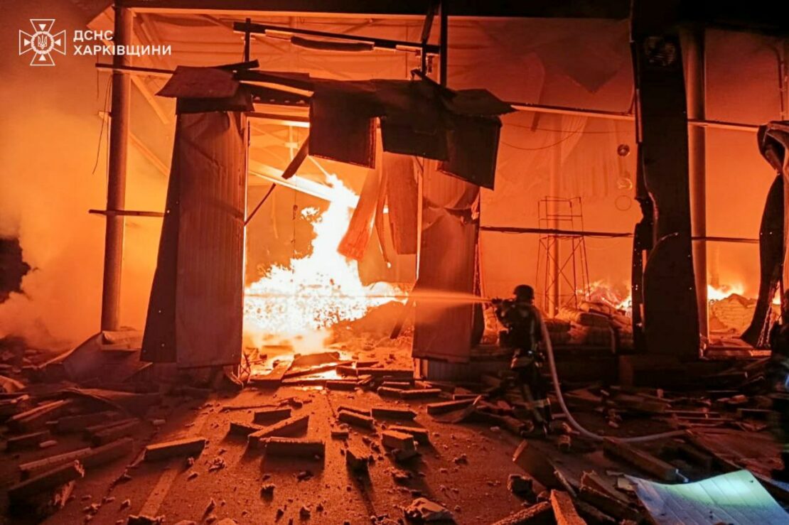 В Ізюмі та Чугуєві ліквідували пожежі, спричинені ударами БпЛА