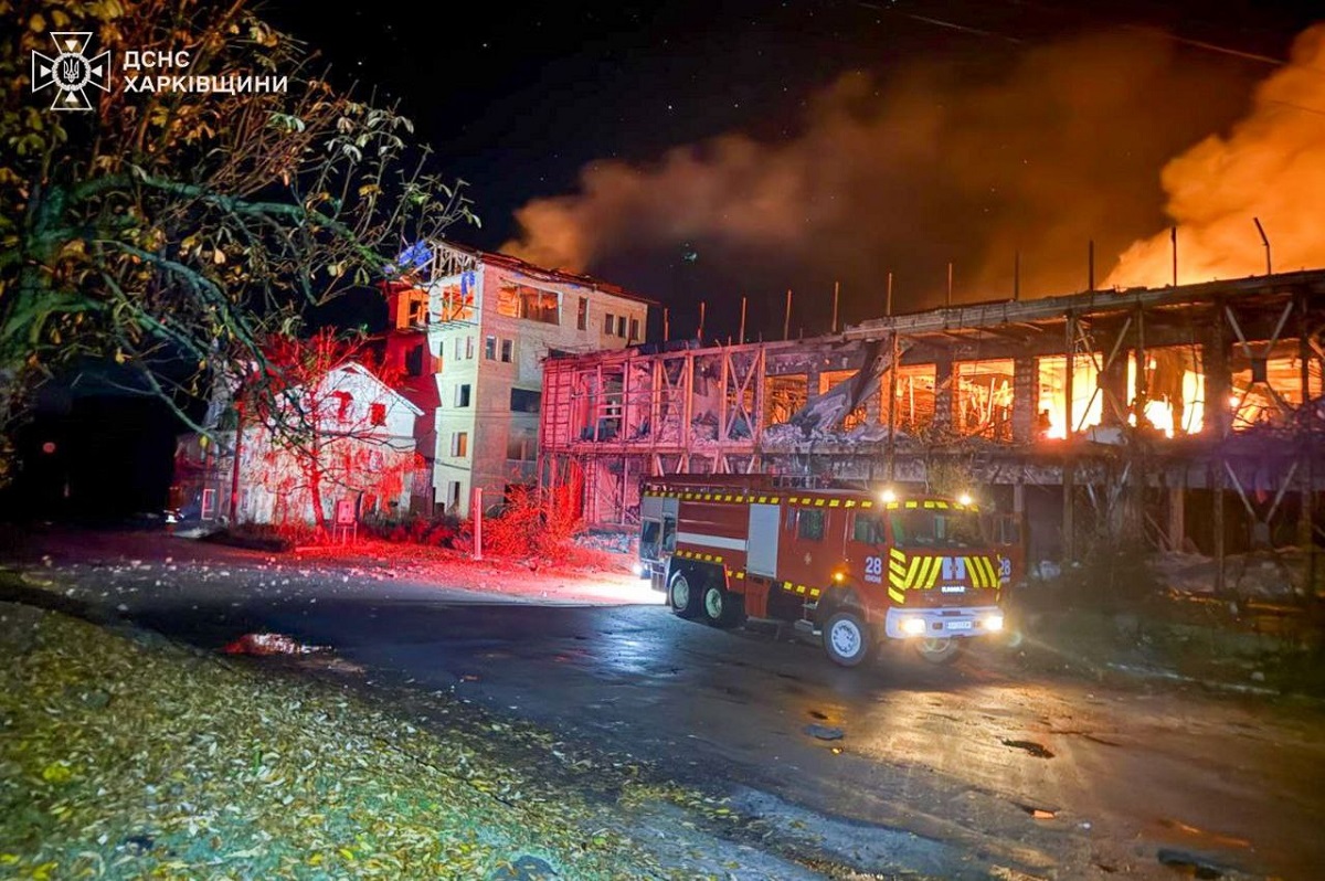 В Ізюмі та Чугуєві ліквідували пожежі, спричинені ударами БпЛА