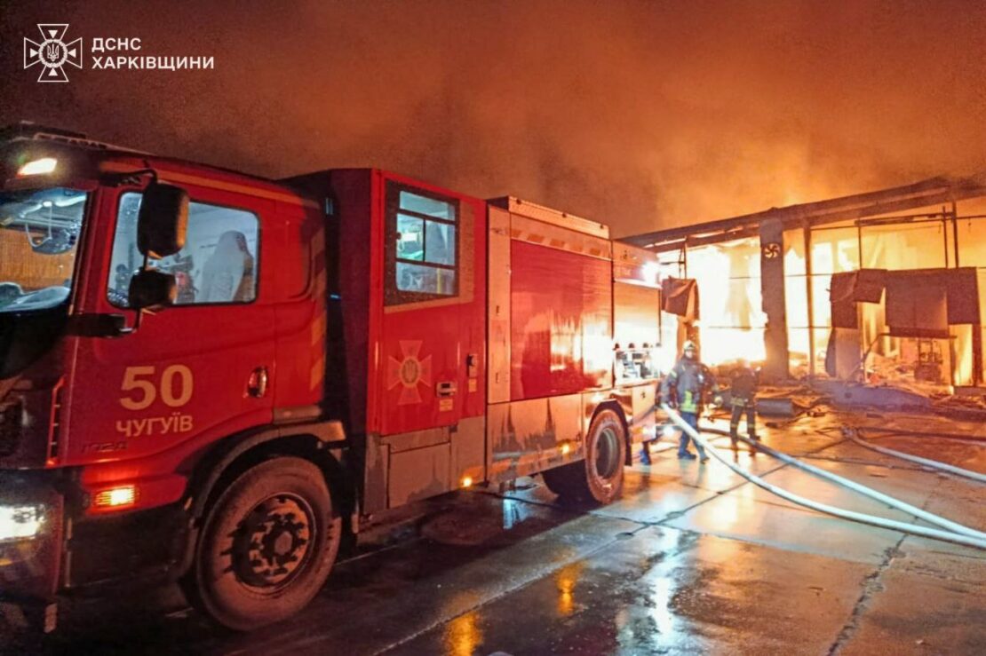 В Ізюмі та Чугуєві ліквідували пожежі, спричинені ударами БпЛА